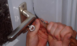 19-letni złodziej wciąż na wolności