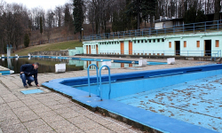Woda w basenie ma być filtrowana. W planach jest też budowa kręgielni