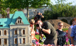 Delegacja z Niemiec obejrzała hutę szkła i kłodzki park miniatur