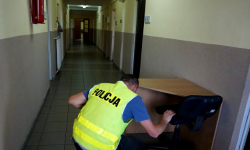 Policja przeszukała urzędy. Ładunków nie znaleziono 