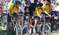 Kilkuset cyklistów pokonało szlak ciepłowodzkich legend. Powiatowy Rajd Rowerowy za nami [relacja]