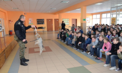 Spotkanie straży granicznej z uczniami