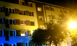 Pożar w mieszkaniu na Staszica. Przyczyny wyjaśnia policja