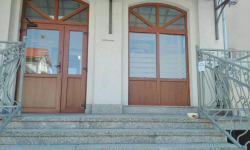 Bardzki urząd przyjazny pupilom. Świeża woda dla psów przed wejściem do budynku