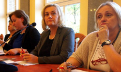 Debata o remontach w Białym Kościele i bateriach słonecznych