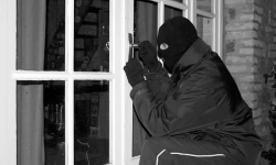 Próbowali włamać się do domu. Spłoszył ich alarm