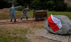 Pamięci górniczego trudu. Pomnik poświęcony górnikom stanął w Braszowicach