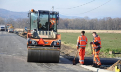 Nawierzchnia gotowa, ale będą kary. Remont drogi z Przyłęku w stronę Ożar na ukończeniu