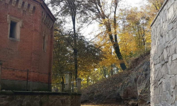 Zabezpieczono osuwisko przy pałacu w Kamieńcu Ząbkowickim