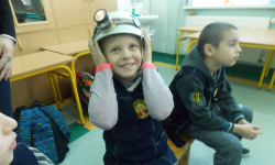 Zwiększają świadomość najmłodszych. Spotkania strażaków z uczniami