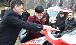 Kolejna nowa karetka w powiecie ząbkowickim. To dzięki współpracy samorządów