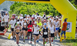 Podczas Półmaratonu Henrykowskiego pobiegną też na 10 km. W pakiecie biegacza kubki zamiast koszulek
