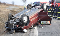 Dachowanie na ósemce. Dwie osoby w szpitalu [AKTUALIZACJA]