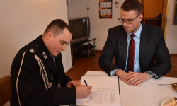 Strażacy-ochotnicy z Barda otrzymali torbę do ratownictwa medycznego