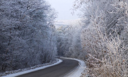 Uwaga, możliwy śnieg. Na drogach znów będzie ślisko
