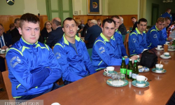 Sportowcy z DPS „Zamek” w Opolnicy gościli na sesji. Otrzymali 500 zł i propozycję wyjazdu na mecz