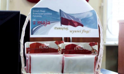 W urzędzie za darmo rozdają flagi