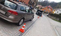 Czołowe zderzenie dwóch osobówek w Srebrnej Górze. Kierujący...pomylił pasy ruchu [AKTUALIZACJA]
