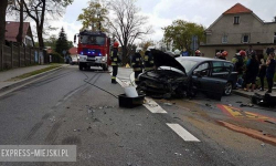 Zderzenie osobówki z samochodem ciężarowym. Jedna osoba w szpitalu [AKTUALIZACJA]