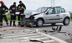 Zderzenie dwóch samochodów osobowych na skrzyżowaniu. Jedna osoba w szpitalu [AKTUALIZACJA]