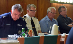 Spór o inwestycje drogowe. Na sesji mówiono też o wakatach w policji