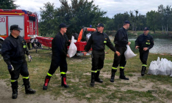 Strażacy z Kuropatnika na ćwiczeniach przeciwpowodziowych
