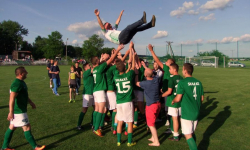Jedenaście lat walki. W Stolcu świętują awans do klasy okręgowej [REPORTAŻ]