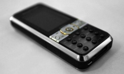 Z niezamkniętego auta ukradł telefon komórkowy. Policjanci zatrzymali 39-letniego złodziejaszka