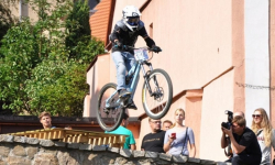 Będą skakać i jeździć po schodach. Rowerowe szaleństwo już po raz trzeci w Srebrnej Górze