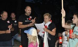 Prawie 70 osób protestowało w Złotym Stoku w obronie niezależności sądów