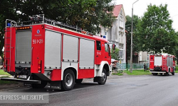 Starsza kobieta zasłabła na chodniku. Pierwszej pomocy znów udzielali strażacy