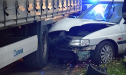 Wyjeżdżała z miasta na krajową ósemkę, wjechała w tira [AKTUALIZACJA]