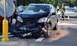 Zderzenie dwóch osobówek na skrzyżowaniu