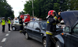 Upał źle wpływa na kierowców. W Nowej Wsi Niemczańskiej kierowca zemdlał i spowodował „czołówkę”