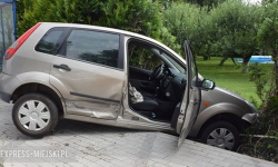 Kolizja dwóch osobówek na drodze wojewódzkiej [AKTUALIZACJA]