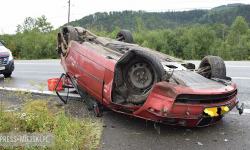 BMW dachowało na krajowej ósemce. Autem podróżowały cztery osoby [FOTO] [AKTUALIZACJA]