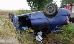Kolejne dachowanie na drogach w powiecie. Jedna osoba w szpitalu [FOTO] [AKTUALIZACJA]