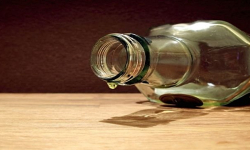 Kompletnie pijany ukradł kilka rzeczy z kręgielni, po czym wsiadł w auto i odjechał