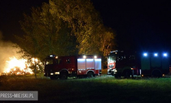 W Pawłowicach płonie około stu ton słomy [FOTO]
