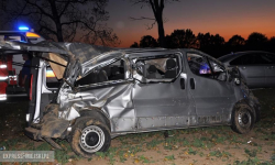 Osobowy bus dachował na drodze wojewódzkiej [FOTO]