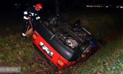 Dachowanie na krajowej ósemce. Autem podróżowało pięć osób, w tym dzieci [FOTO]
