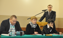 Ponad godzinę ustalali porządek obrad. W dalszej części uchwalili budżet i odwołali radnego [FOTO]