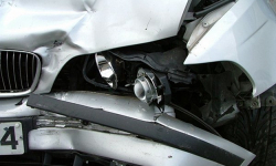 Kolizja w Stolcu. Kierowca Audi uciekł z miejsca zdarzenia, ale zostawił tablicę rejestracyjną