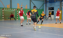 ZLF: Lider miał pięć bramek przewagi, ale nie zdołał wygrać. Sezon zasadniczy na półmetku