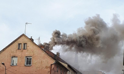 Pożar sadzy w przewodzie kominowym na ul. Ziębickiej [VIDEO]