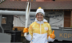 Mieszkanka Złotego Stoku pobiegła w sztafecie z ogniem olimpijskim [FOTO] [VIDEO]