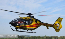 Helikopter LPR lądował na stadionie w Ziębicach. Zabierał kobietę w podeszłym wieku