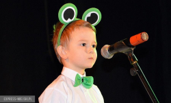 „Zdrowie w piosence”. Przedszkolaki wystąpiły na scenie Ząbkowickiego Ośrodka Kultury [FOTO]