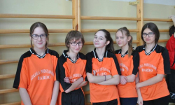 Nie wagarowali, a skakali wzwyż. Kolejne mistrzostwa szkoły w gimnazjum w Przyłęku