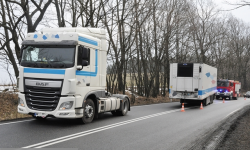 Utrudnienia na drodze krajowej nr 46. Z ciągnika siodłowego wypięła się przyczepa [FOTO]